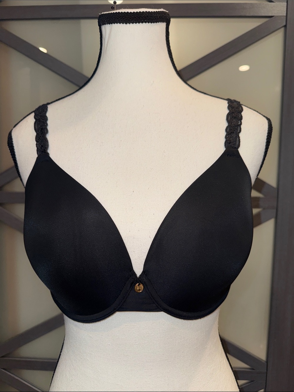 Natori 32DD Black Molded Underwire Bra Lace Straps Style 732063